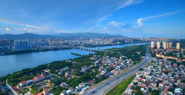 广东省“富到漏油”的县面积比2个香港大常住人口超过120万(图5)